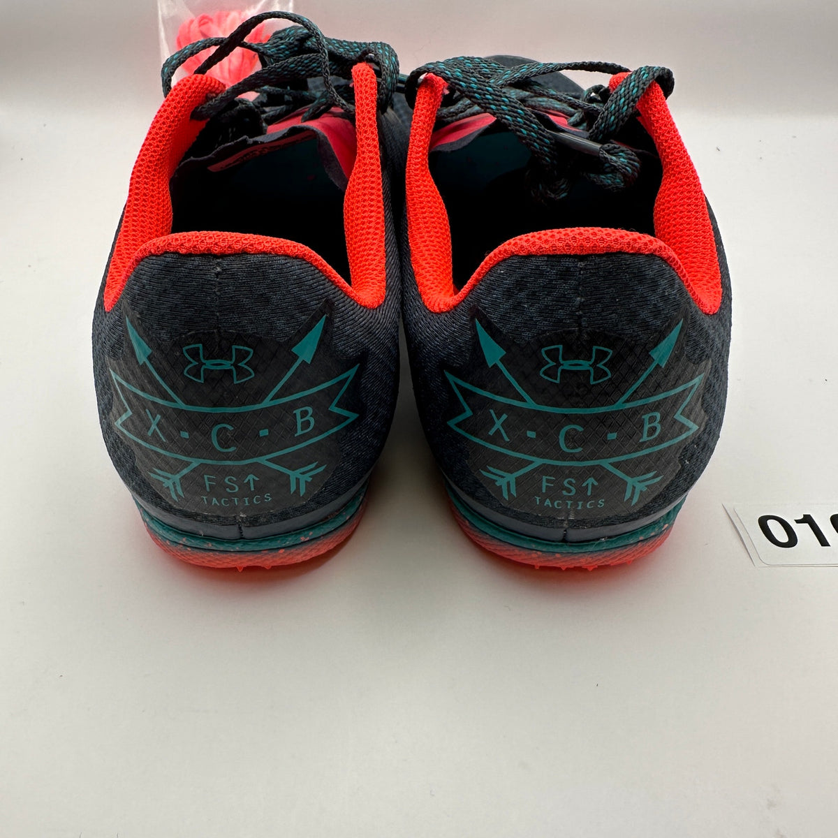 UNDER ARMOUR Brigade XC Low Spiked Track Shoes Sz 9 3022001-401