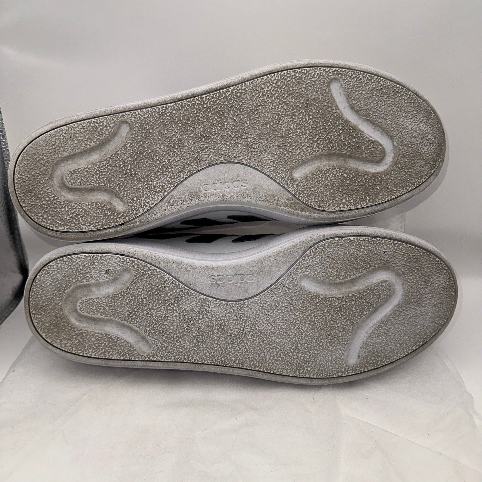 Adidas Courtblock Mens sz 13 Tennis Shoe IG6862 White/Black/Gray