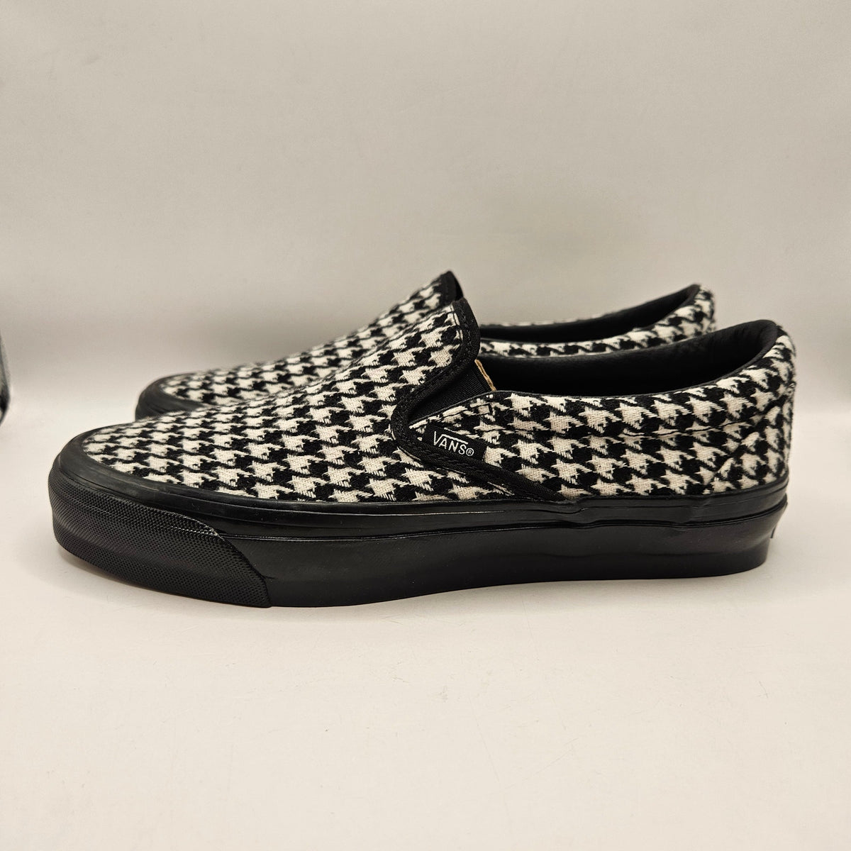 VANS MEN'S 7.5 HOUNDSTOOTH BLACK WHITE SLIP ON BLACK OUTSOLE NWOB