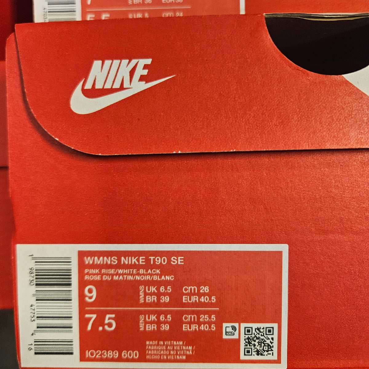 NIKE WOMEN'S 9 TOTAL 90 SE PINK RISE LOW TOP SOCCER SNEAKER IO2389-600