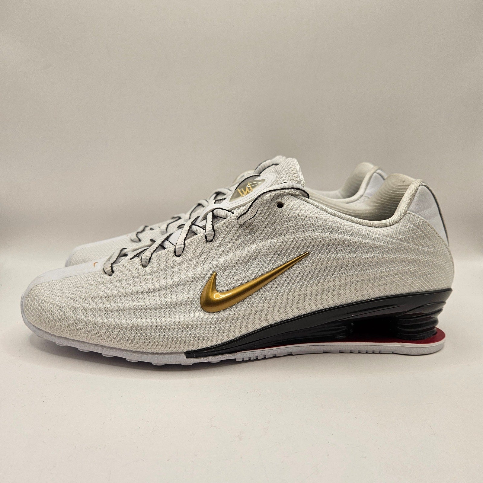 NIKE WOMEN'S 8.5 SHOX Z WHITE METALLIC GOLD HQ7540-100 NWOB