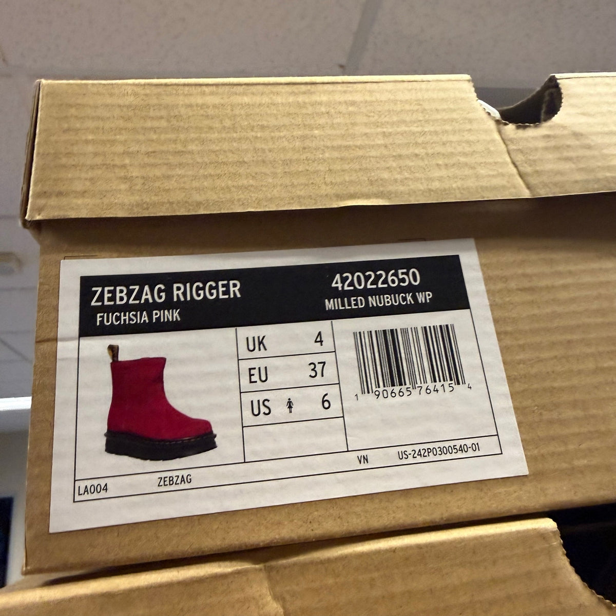 DR MARTENS WOMEN 6 ZEBZAG RIGGER MILLED NUBUCK WATERPROOF FUCHSIA PINK 42022650