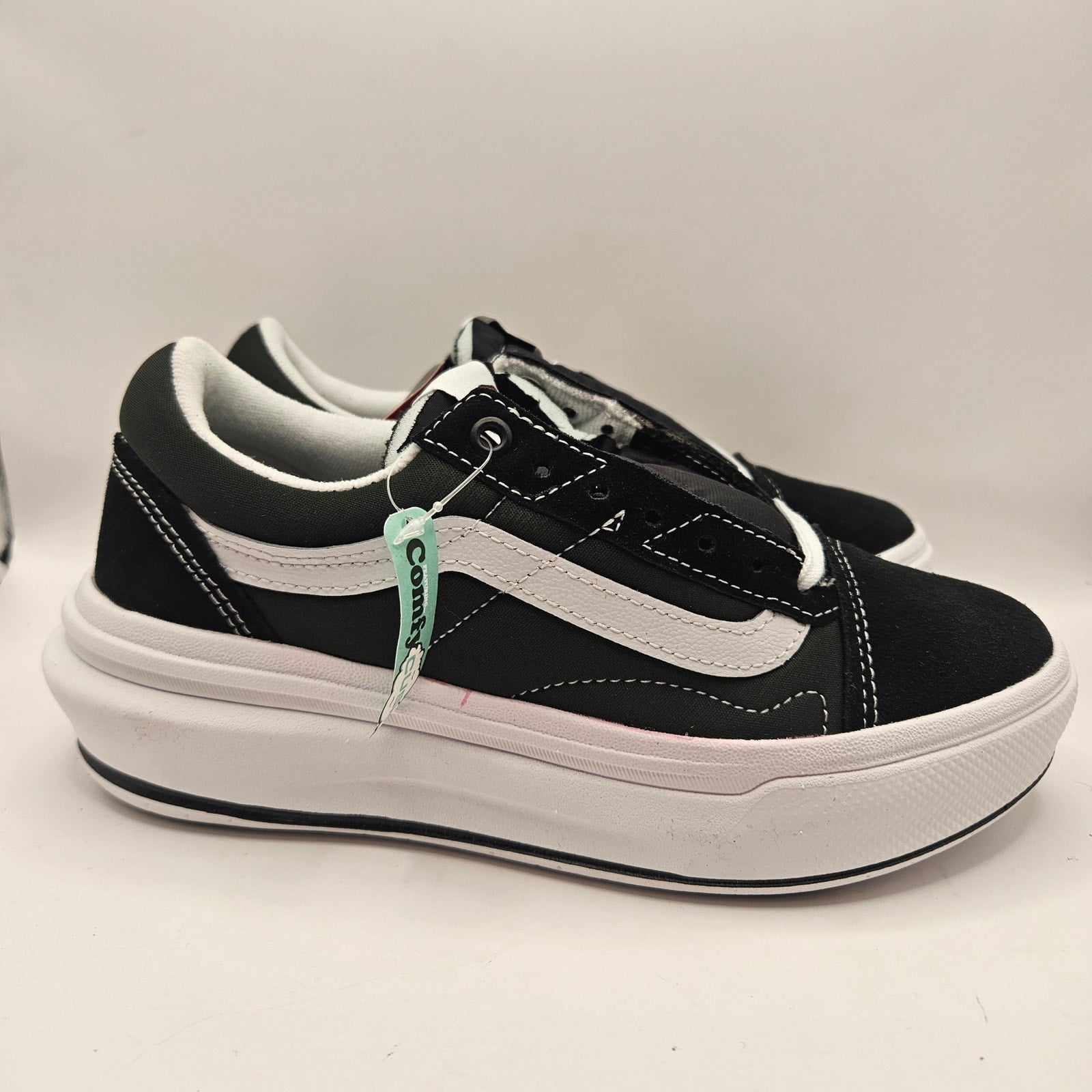 VANS WOMEN'S 8 BLACK WHITE OLD SKOOL OVERT COMFYCUSH NWOB PUFFY