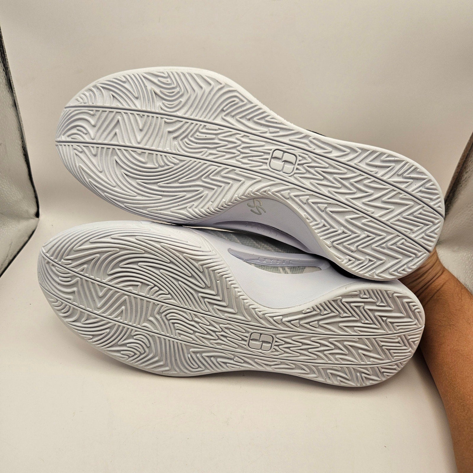 NIKE SABRINA 1 WOMEN'S 14.5(MEN'S 13) TB PROMO WHITE BLACK BASKETBALL SHOES NWOB