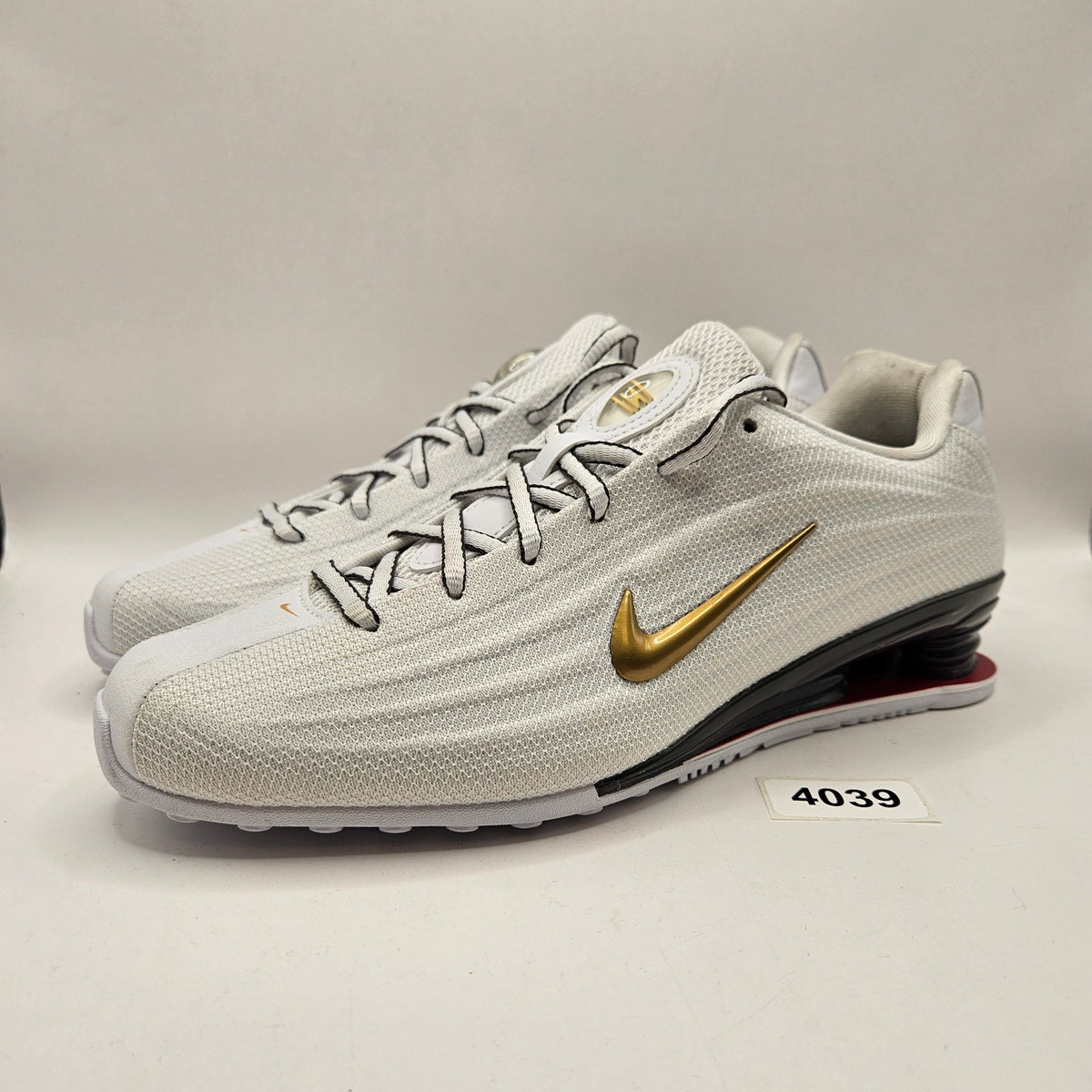 NIKE WOMEN'S 8.5 SHOX Z WHITE METALLIC GOLD HQ7540-100 NWOB
