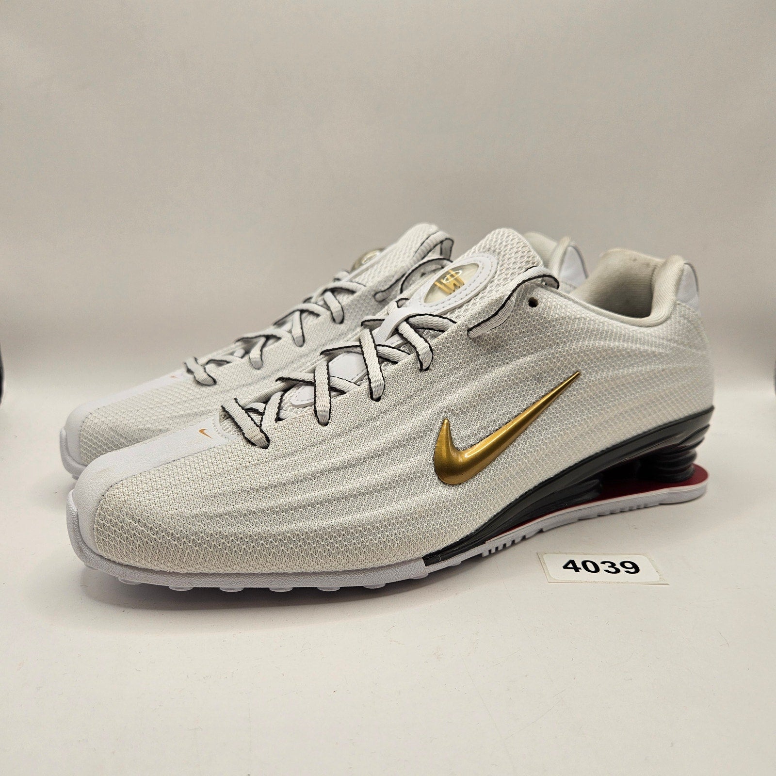 NIKE WOMEN'S 8.5 SHOX Z WHITE METALLIC GOLD HQ7540-100 NWOB