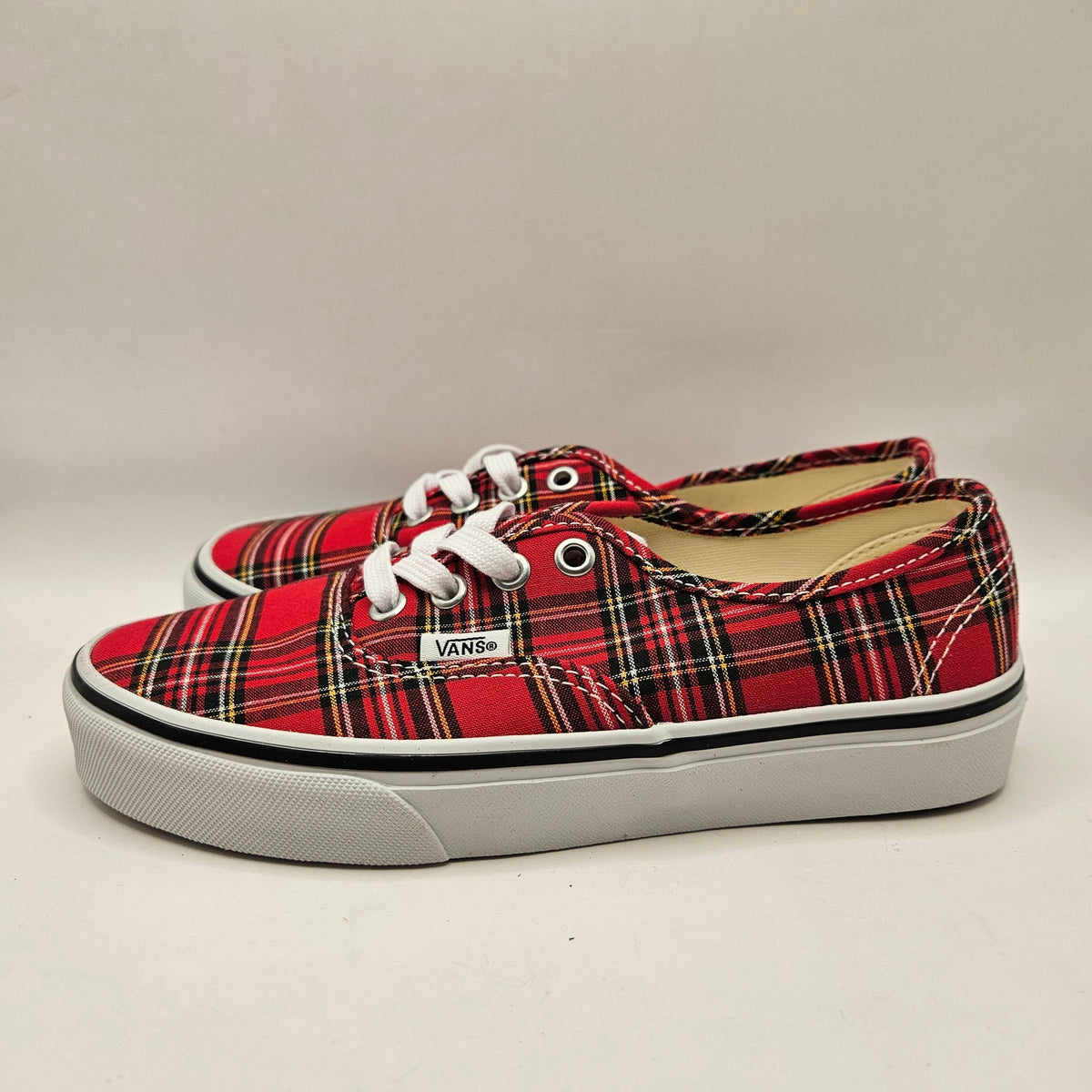 VANS WOMEN'S 6 AUTHENTIC RED PLAID LOW TOP CANVAS SNEAKER NWOB