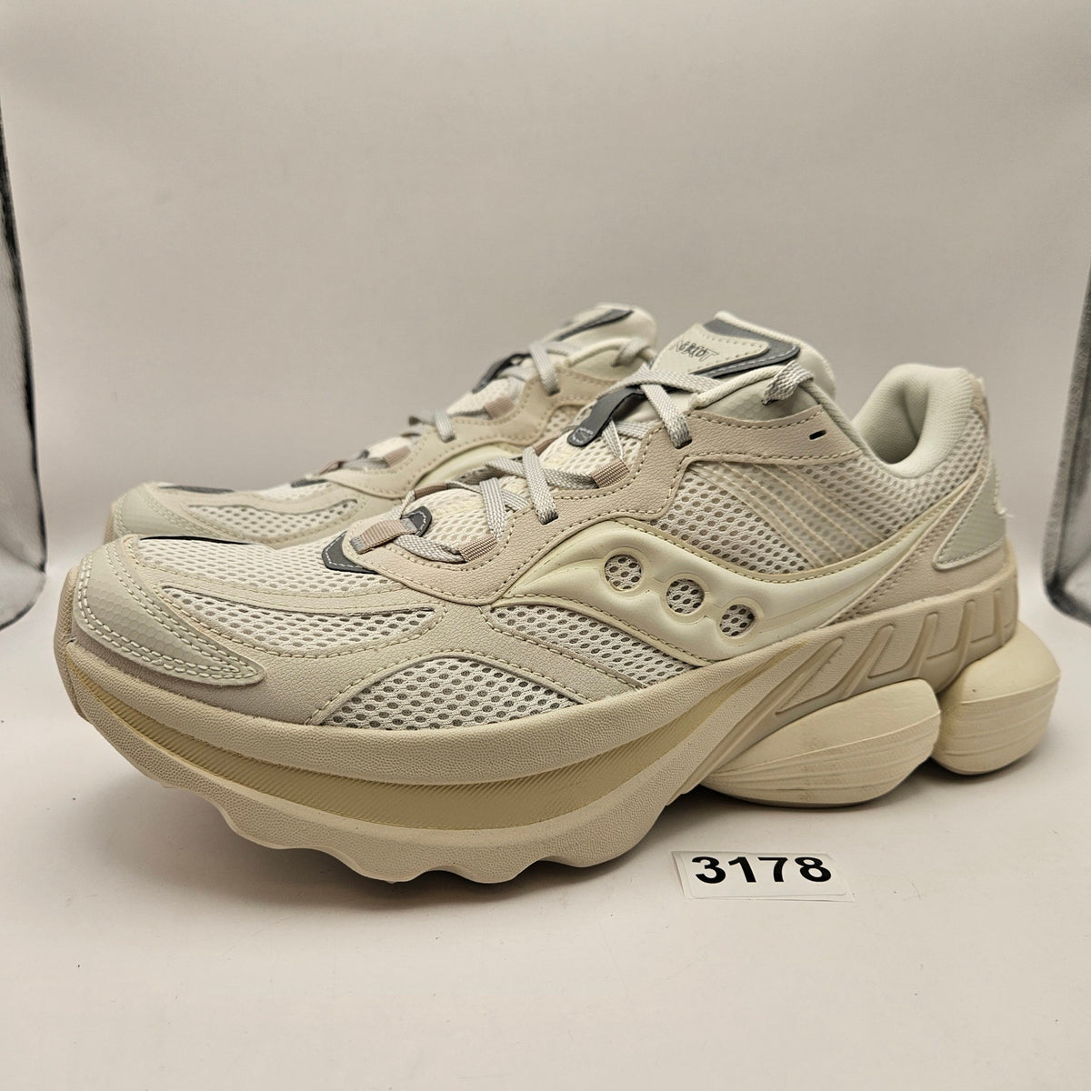 SAUCONY UNISEX 9.5 PROGRID TRIUMPH 4 CREAM IVORY MESH RUNNING SHOES NWOB