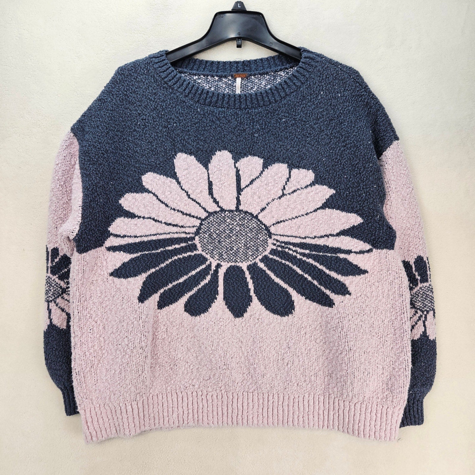 FREE PEOPLE XS OVERSIZED DAISY FLOWER CHUNKY KNIT SWEATER BLUE PINK PULLOVER