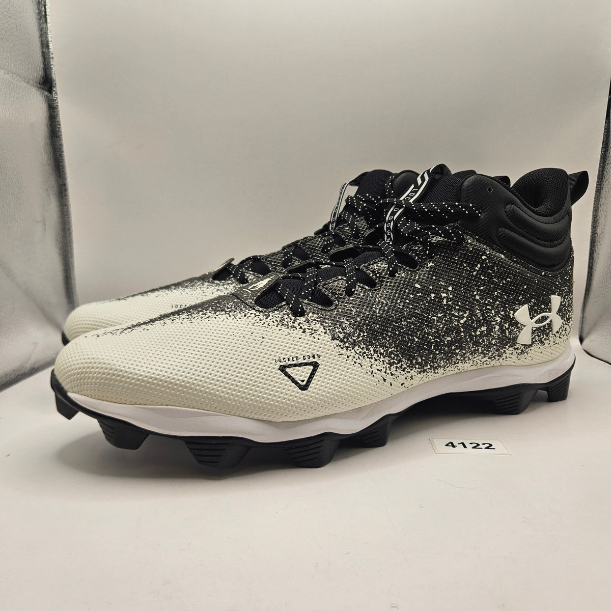 UNDER ARMOUR MEN'S 16 SPOTLIGHT FRANCHISE 2.0 FOOTBALL CLEATS NWOB BLACK WHITE
