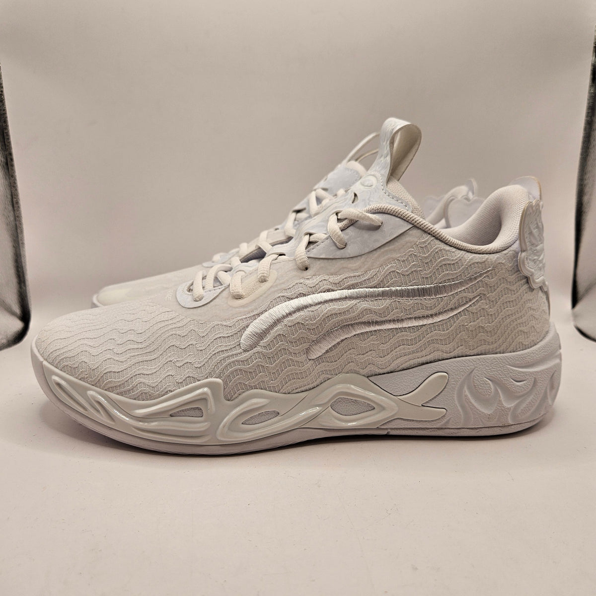 PUMA MEN'S 9.5 LAMELO BALL MB.04 LO ICE WHITE BASKETBALL SHOES 311319-01