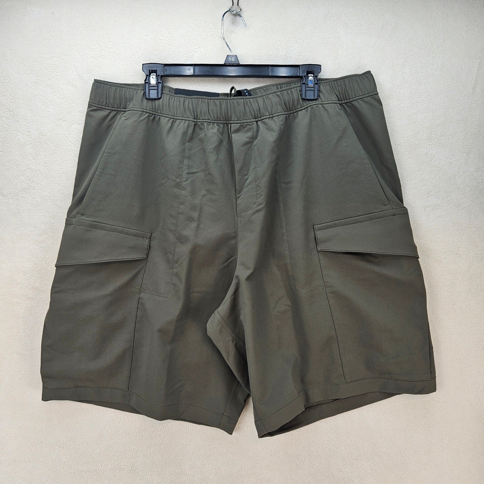 LULULEMON MEN'S XXL CARGO POCKET SHORTS OLIVE GREEN NWT