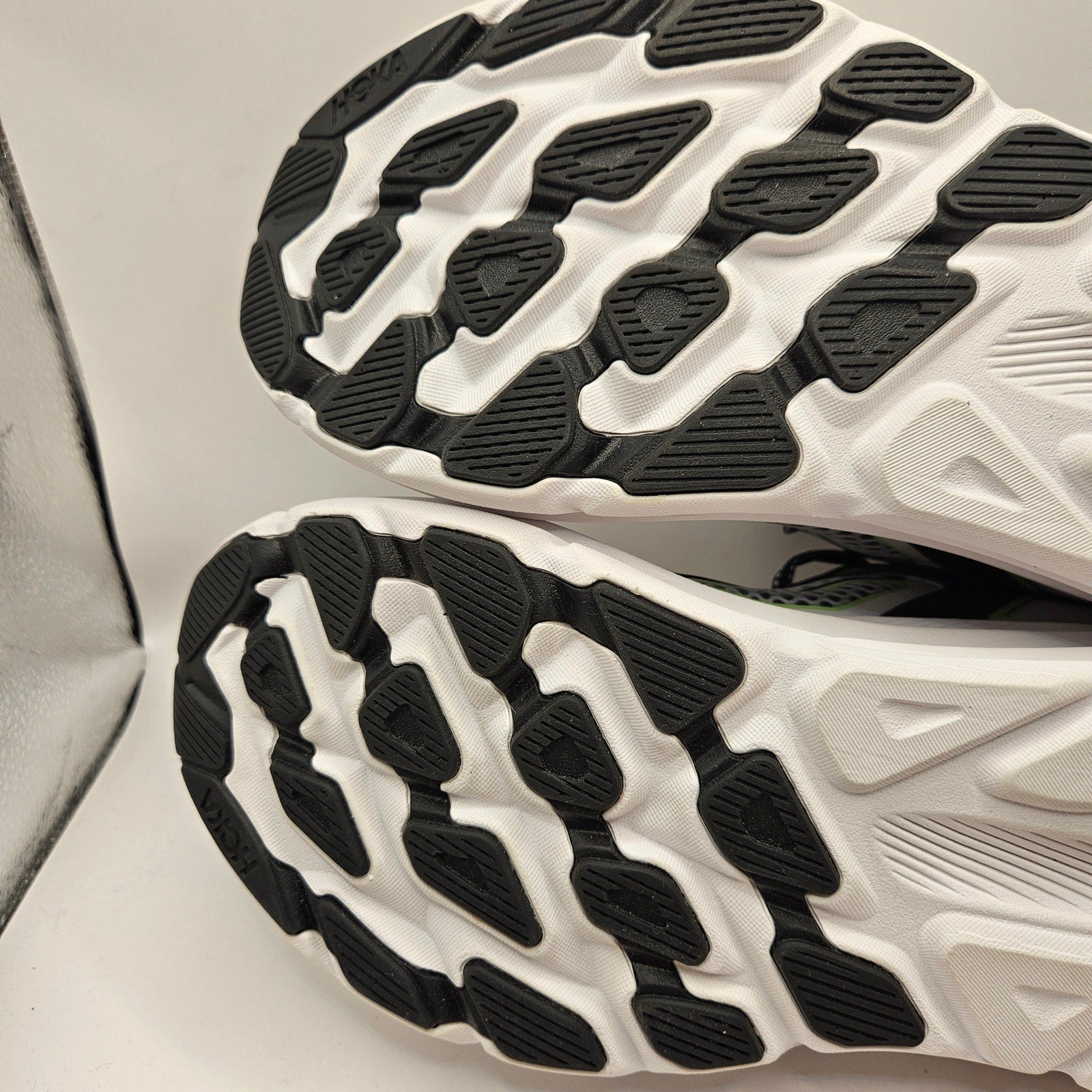 HOKA MEN'S 11.5 CLIFTON ONE9 RUNNING SHOES WHITE BLACK GREEN 1155370-BWHT NWOB