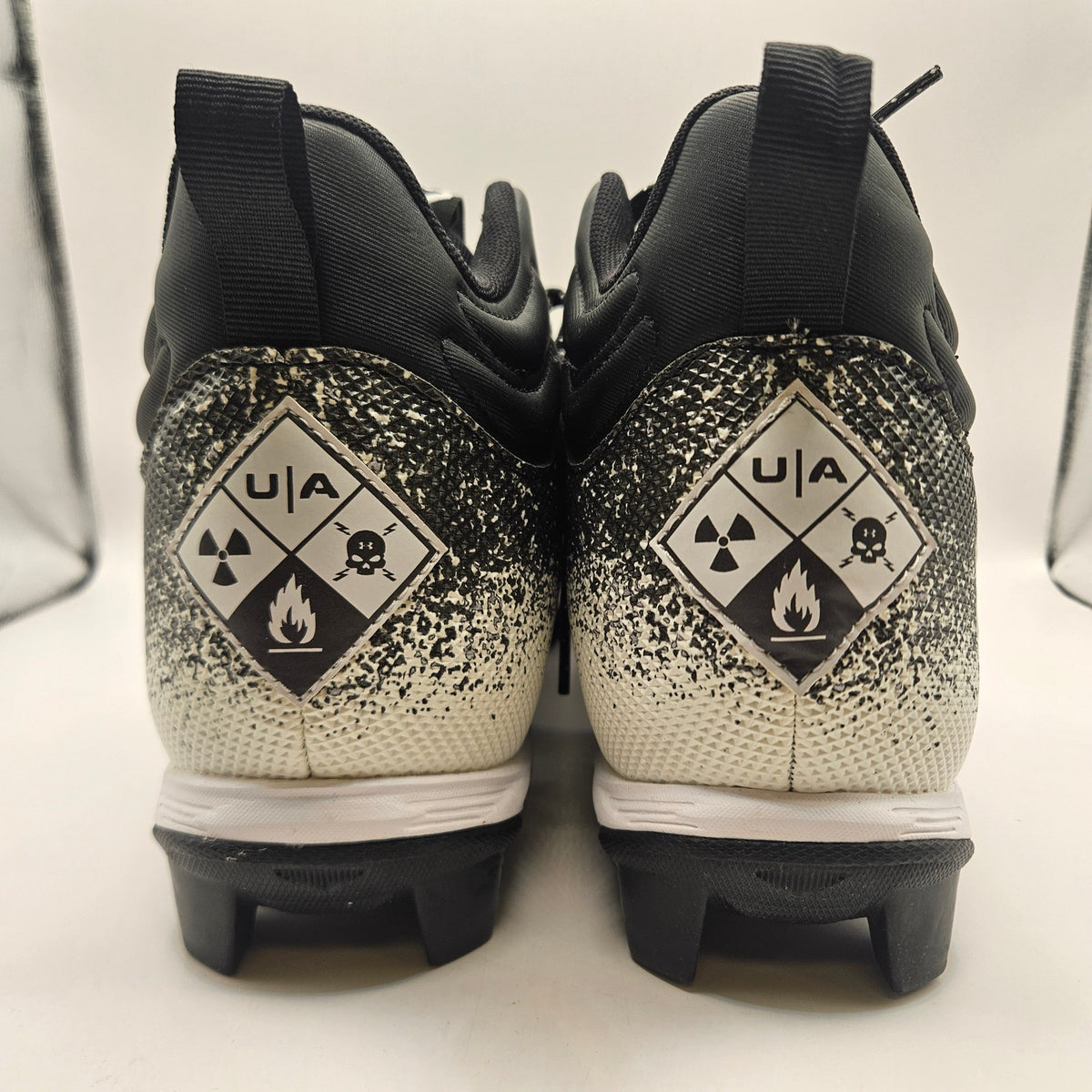 UNDER ARMOUR MEN'S 16 SPOTLIGHT FRANCHISE 2.0 FOOTBALL CLEATS NWOB BLACK WHITE
