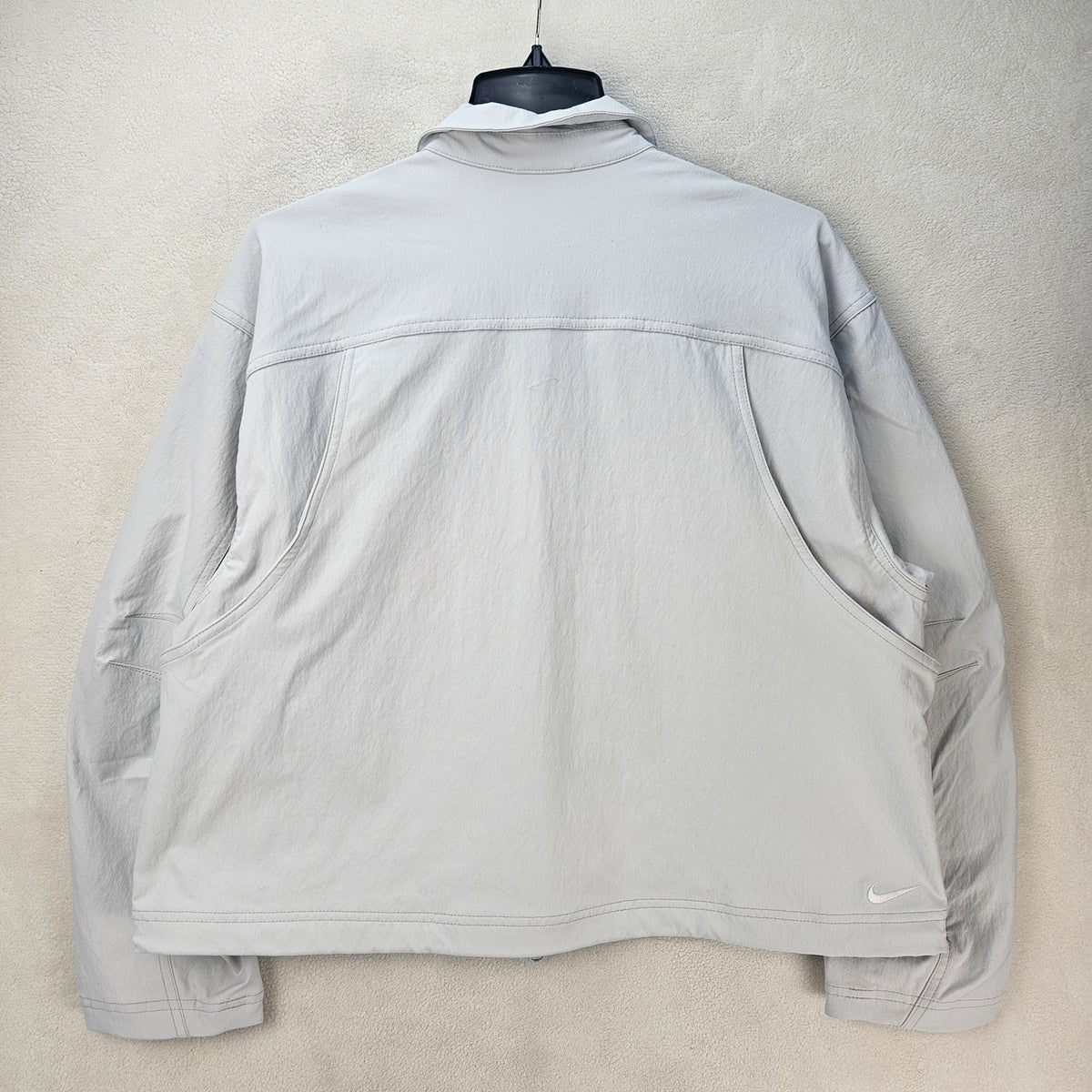 NIKE WOMEN'S M ACG SMITH SUMMIT UV RESISTANT JACKET LIGHT GREY HV0583-025