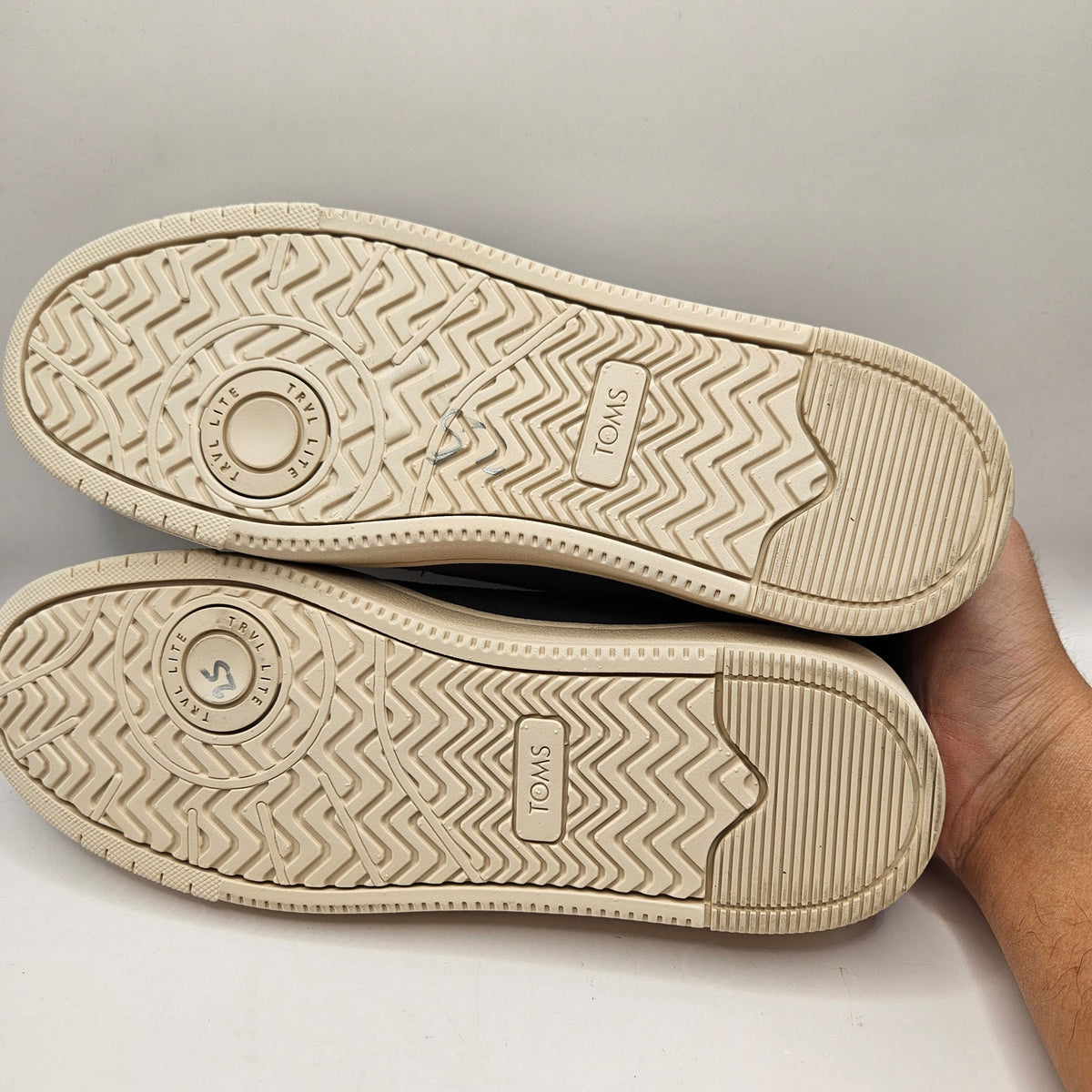TOMS MEN'S 9.5 TRAVEL LITE LONDON LOAFER FORGED IRON SUEDE 10021272