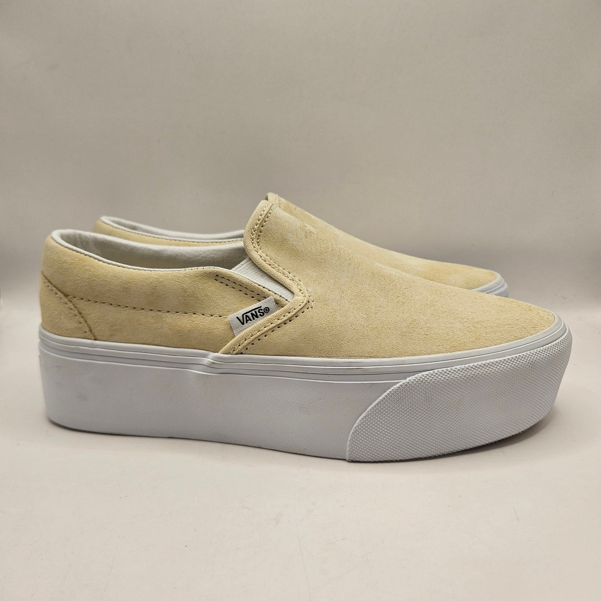 VANS WOMEN'S 6.5 SLIP ON PLATFORM PALE YELLOW SUEDE LO TOP SNEAKER NWOB
