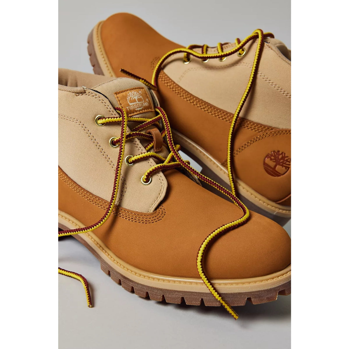 TIMBERLAND MEN'S 12 HERITAGE MID LACE CHUKKA BOOT WHEAT NUBUCK TB0A431HAES