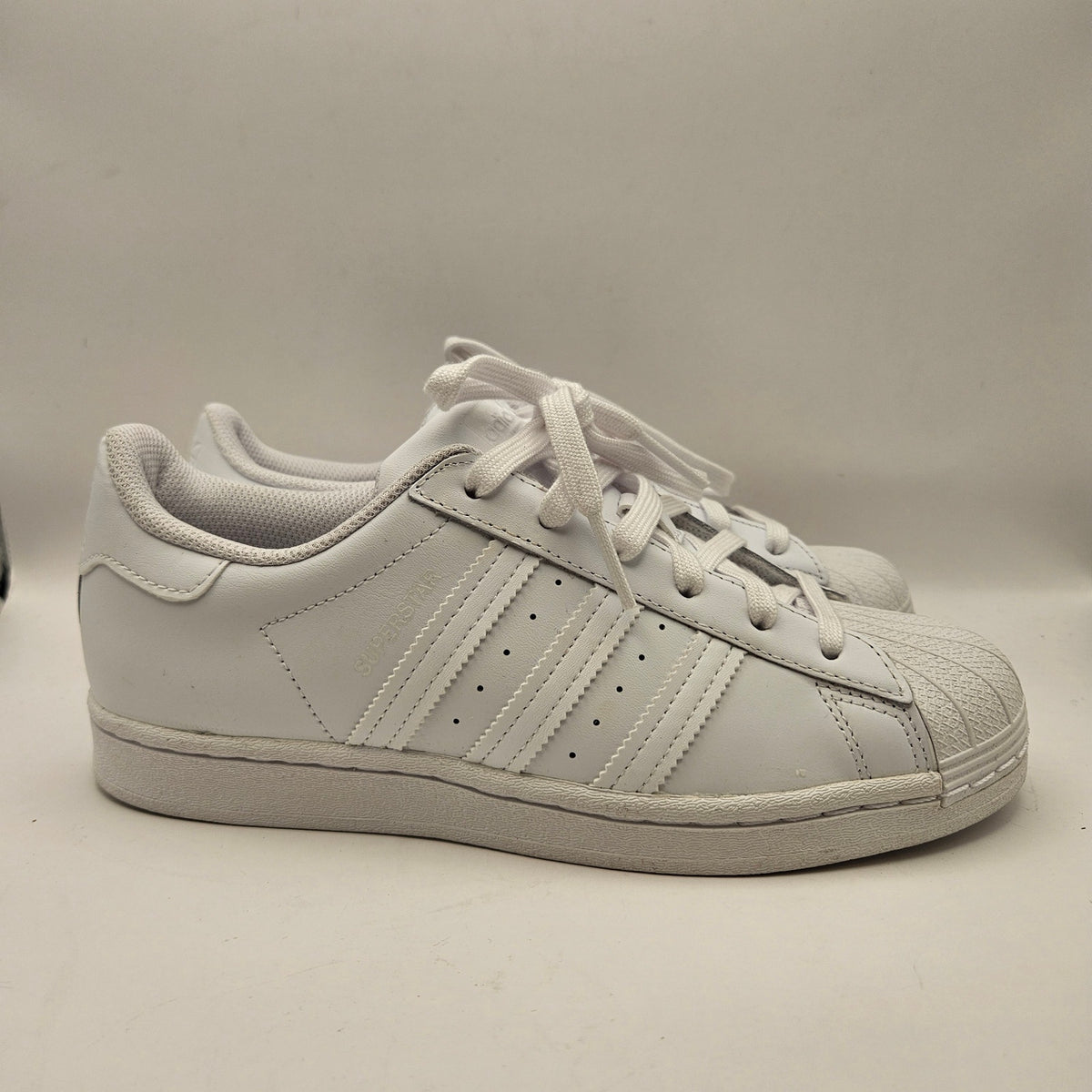 ADIDAS ORIGINALS WOMEN'S 7.5 SUPERSTAR TRIPLE WHITE NWOB FV3285