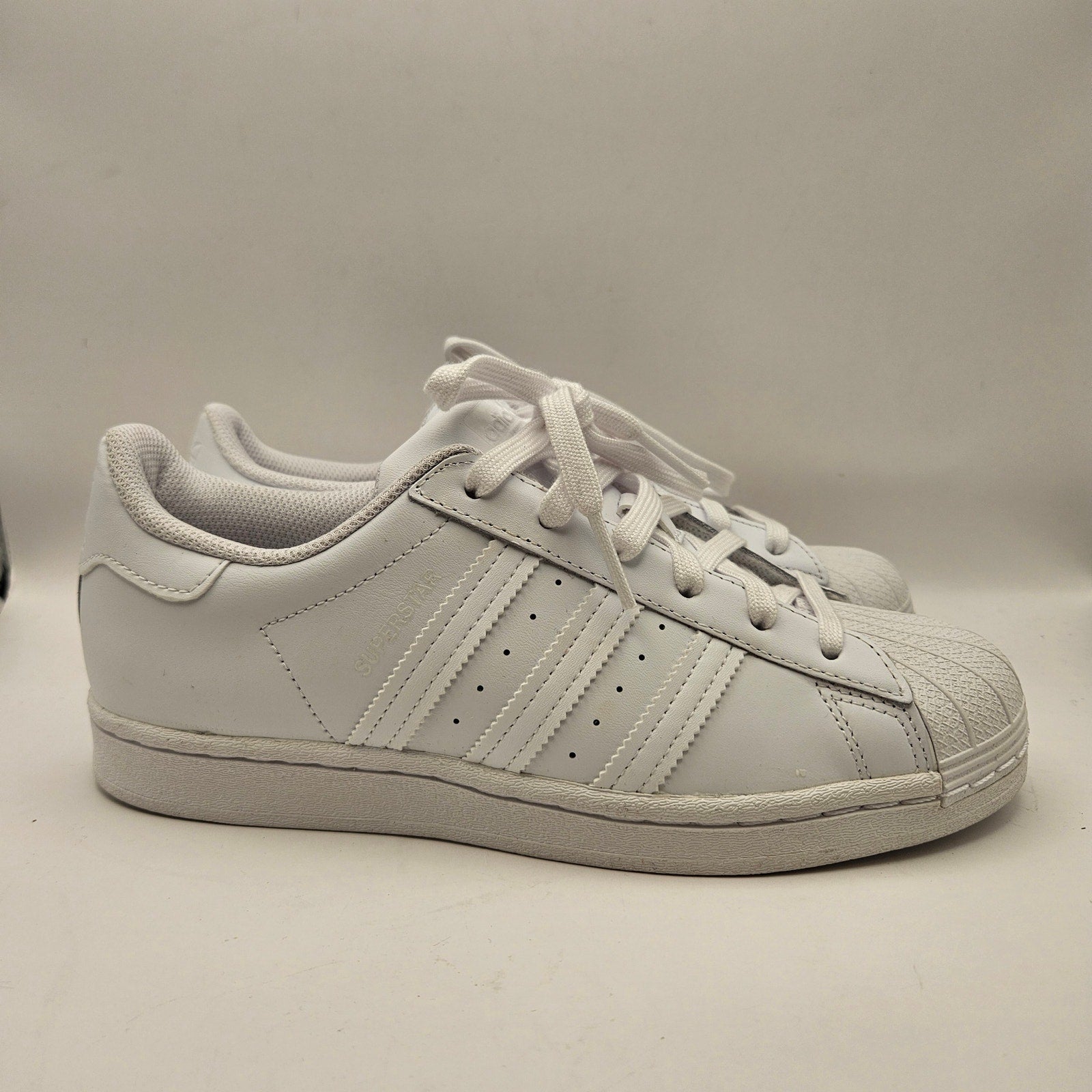 ADIDAS ORIGINALS WOMEN'S 7.5 SUPERSTAR TRIPLE WHITE NWOB FV3285