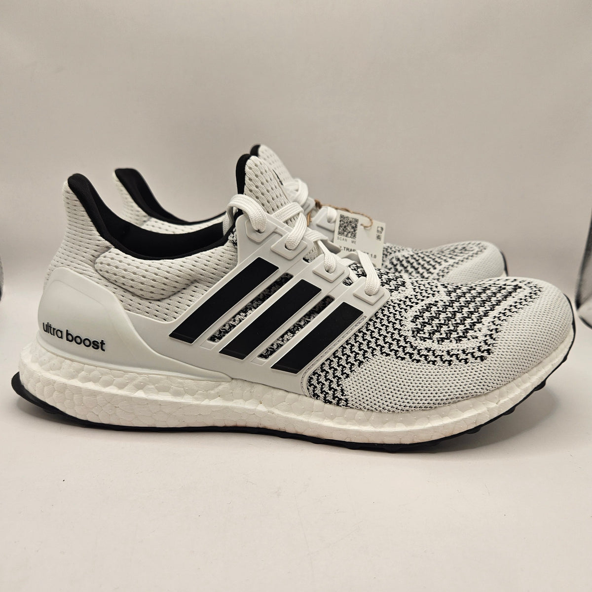 ADIDAS MEN'S 9.5 ULTRABOOST 1.0 WHITE BLACK RUNNING SHOES JR1987