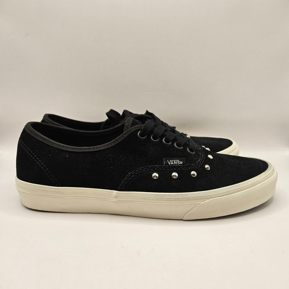 VANS MEN'S 8.5 AUTHENTIC SPIKE BLACK SUEDE WHITE GOTHIC VINTAGE NWOB