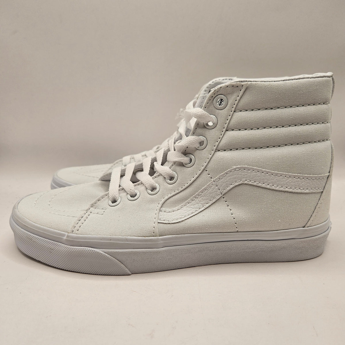 VANS WOMEN'S 7.5 SK8 HI CANVAS HI TOP SKATEBOARDING SNEAKERS TRIPLE WHITE