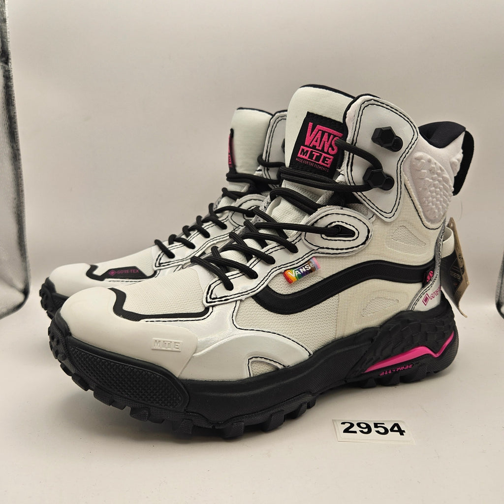 VANS WOMEN'S 8.5 CRESTLINE GORE-TEX MTE BOOTS TOGETHER AS OURSELVES WHITE PINK