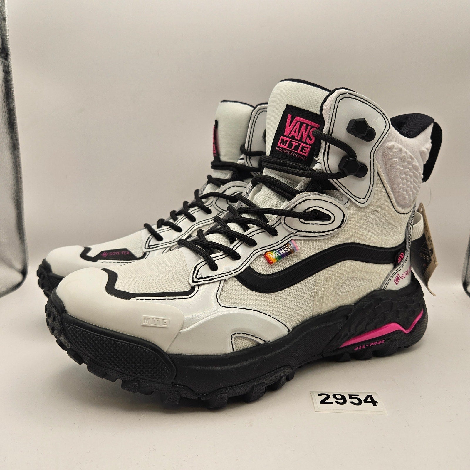 VANS WOMEN'S 8.5 CRESTLINE GORE-TEX MTE BOOTS TOGETHER AS OURSELVES WHITE PINK