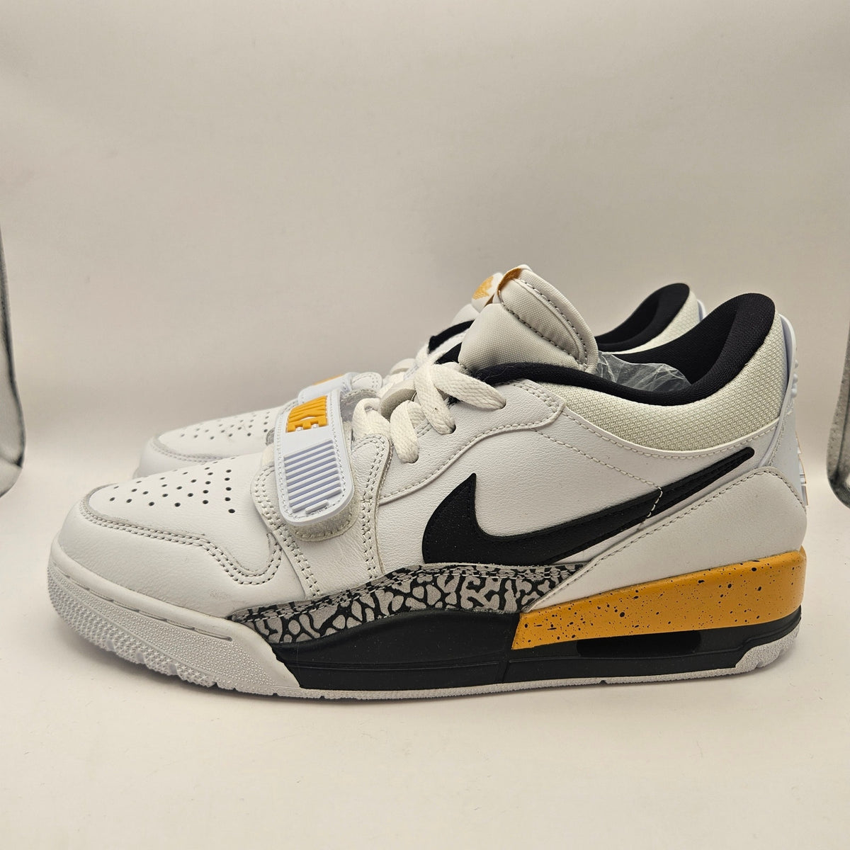 NIKE MEN'S 8.5 AIR JORDAN LEGACY 312 LOW TOP YELLOW OCHRE NWOB