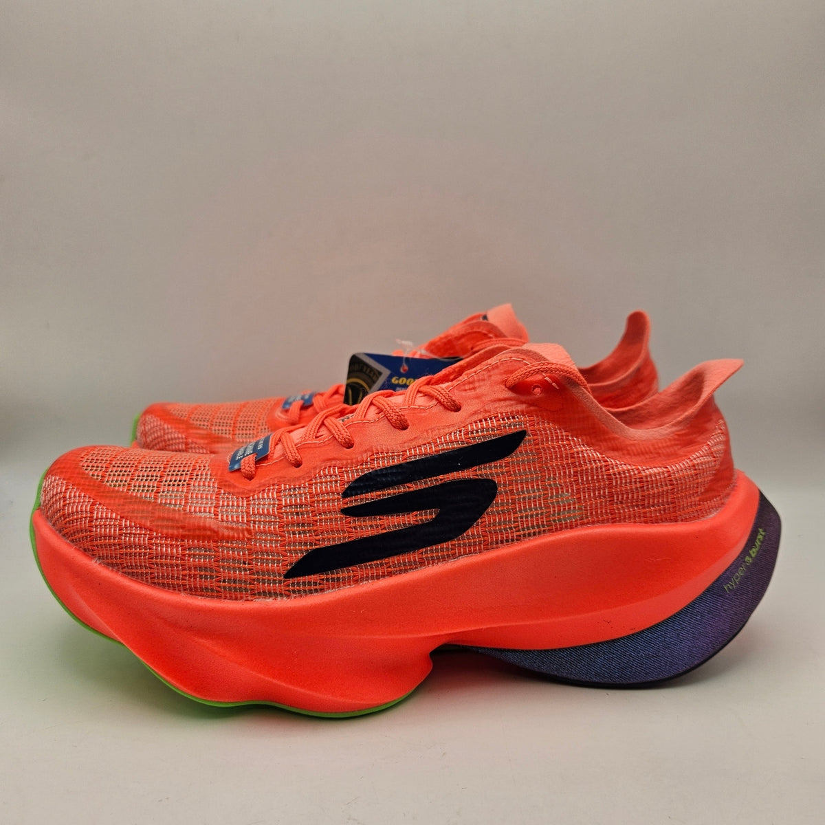 SKECHERS WOMEN'S 6 GORUN RAZER 5 HYPER BURST PRO FOAM CORAL GOODYEAR OUTSOLE