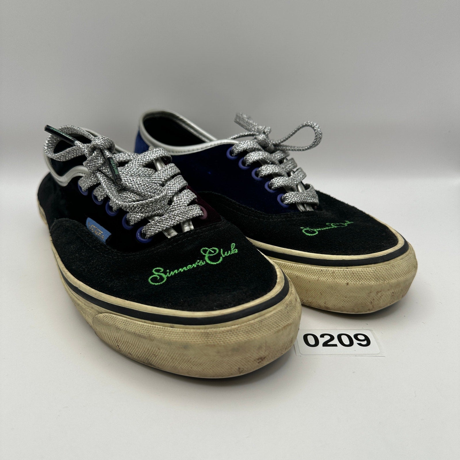 VANS Women's 8 Sinners Club Authentic Skateboard Sneaker