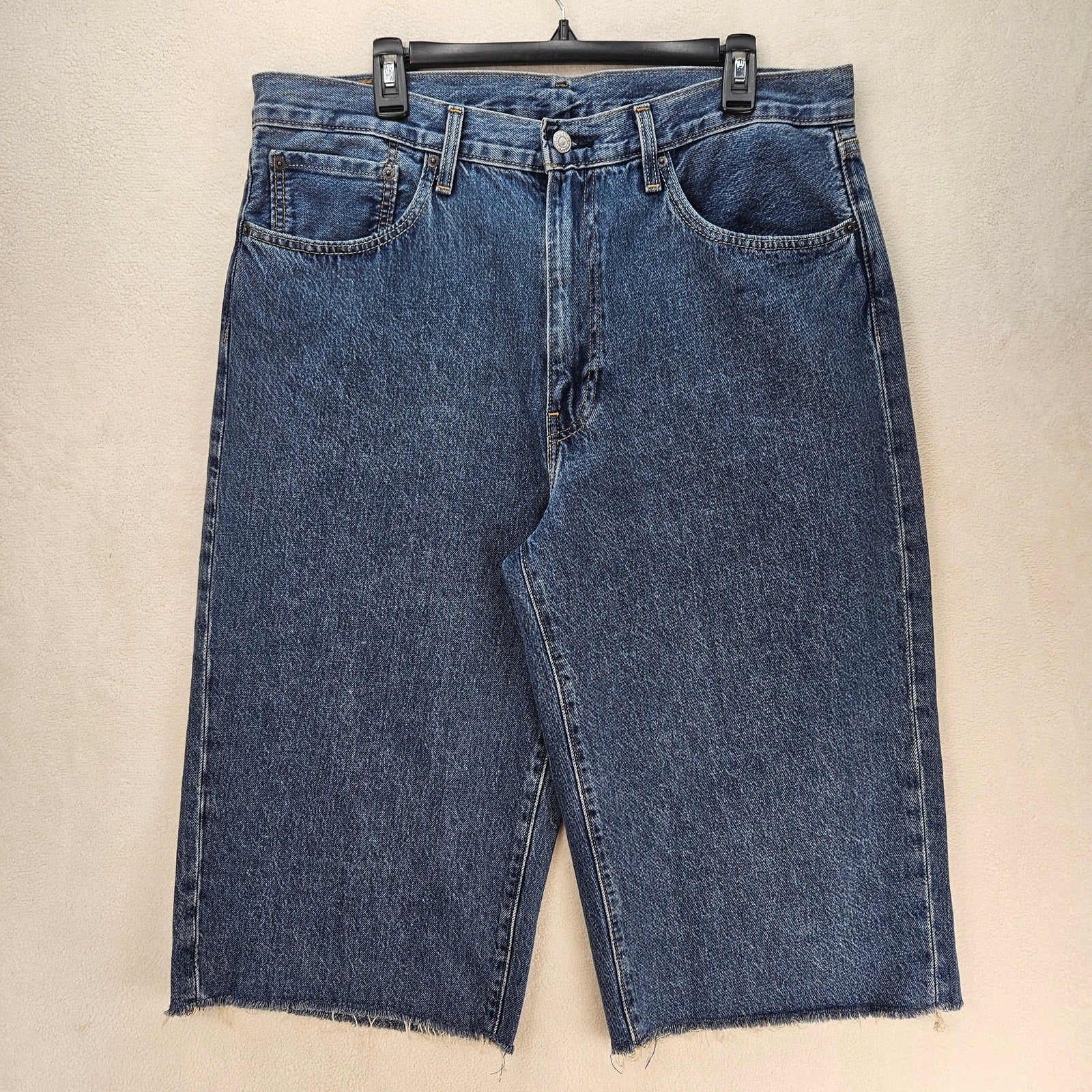 LEVI'S 478 DENIM MEN'S 36 BLUE SHORTS RELAXED FIT CUT OFF JEAN JORTS NWOT