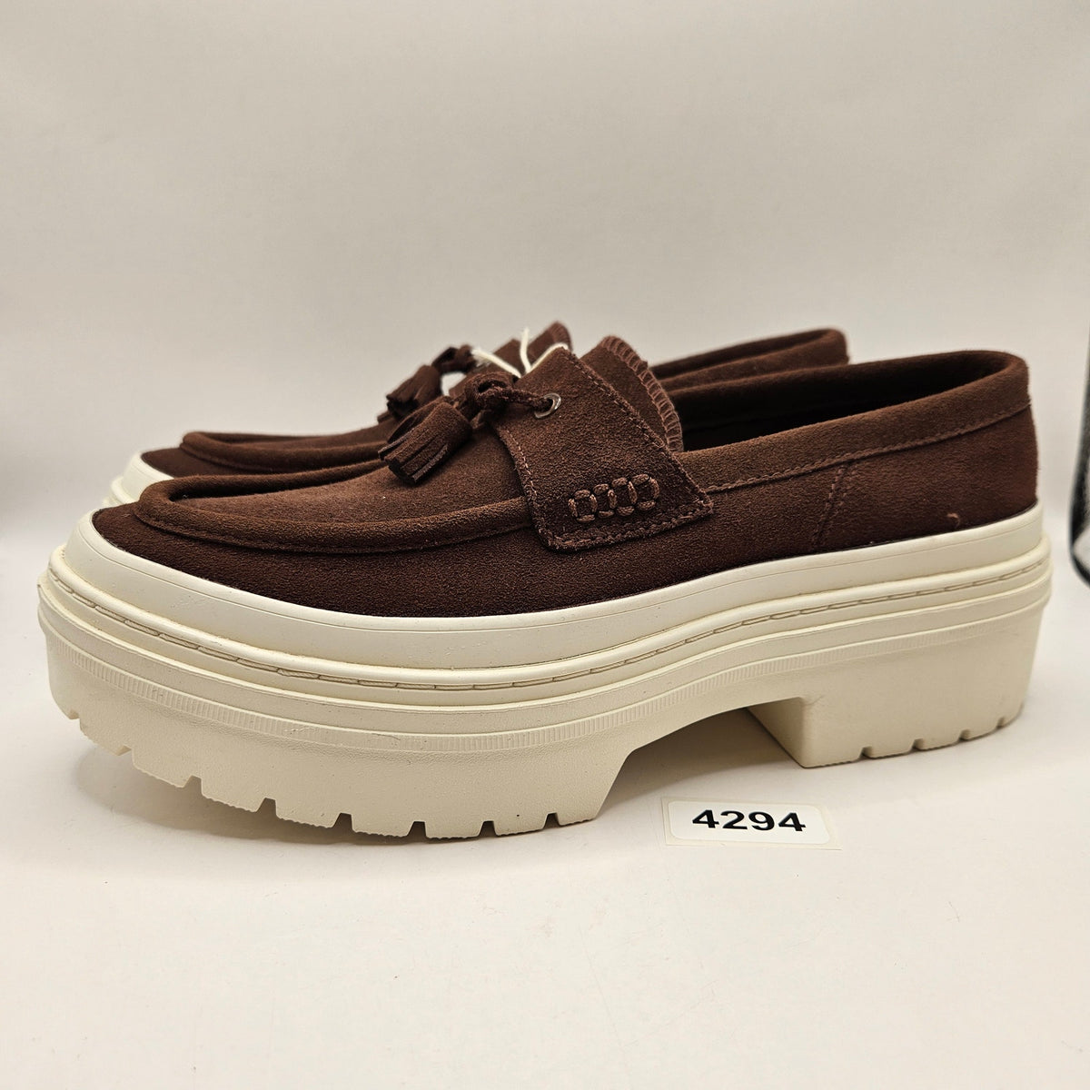 CONVERSE WOMEN'S 10 LUGGED HEEL PLATFORM LOAFER SUEDE BROWN TASSEL A15552C