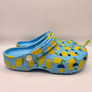 CROCS M6 W8 CLASSIC FRESH FRUITS LEMON PRINT CLOG BLUE YELLOW NWT 211008-4WD