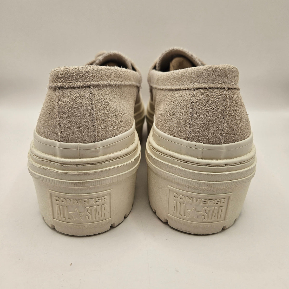 CONVERSE WOMEN'S 9 ALL STAR LUGGED HEEL LOAFER PLATFORM SUEDE TASSEL A15553C