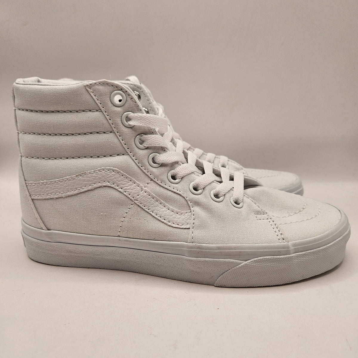 VANS WOMEN'S 6.5 SK8 HI CANVAS HI TOP SKATEBOARDING SNEAKERS TRIPLE WHITE