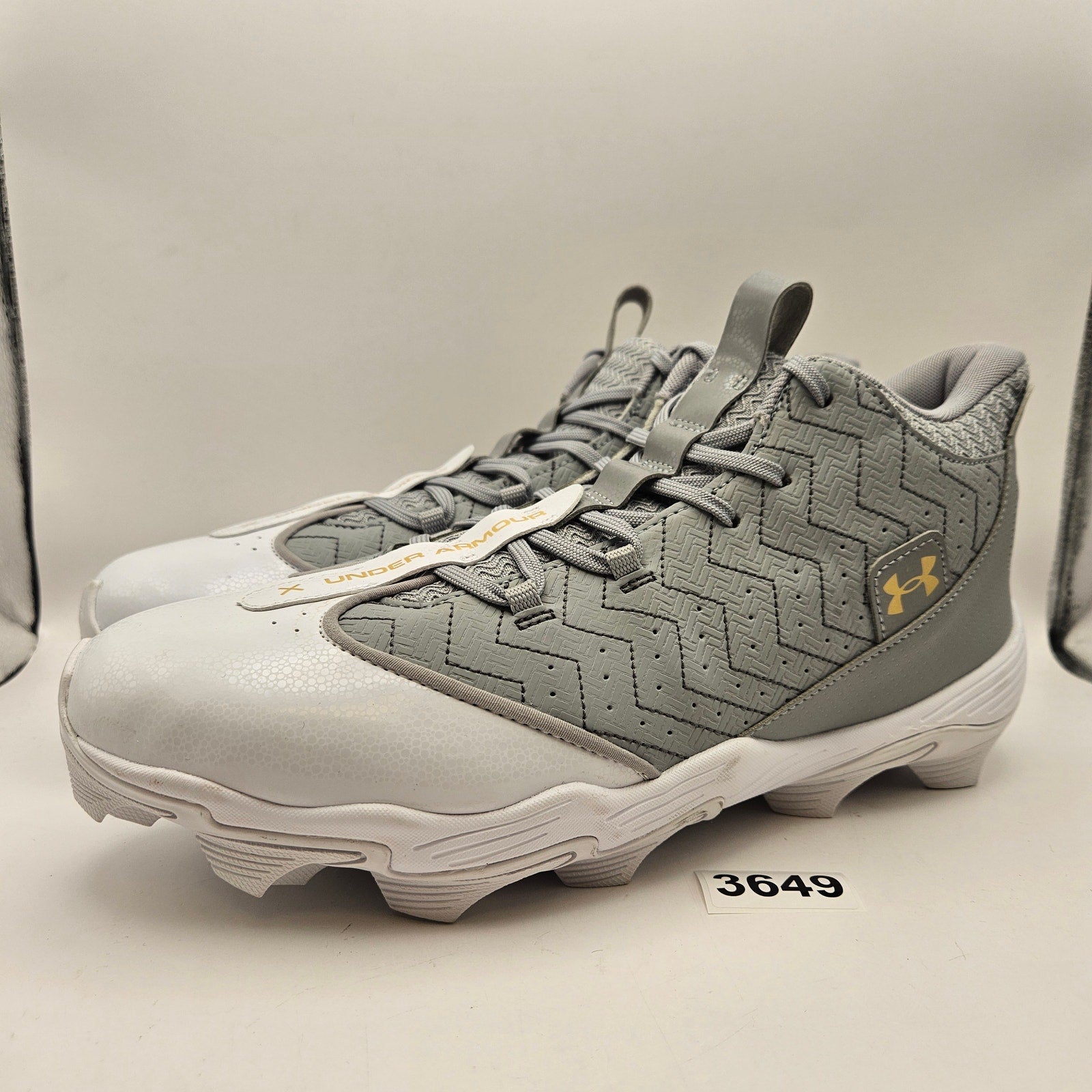 UNDER ARMOUR MEN'S 11.5 BASEBALL CLEATS WHITE GRAY GOLD METALL FREE MOLDED NWOB