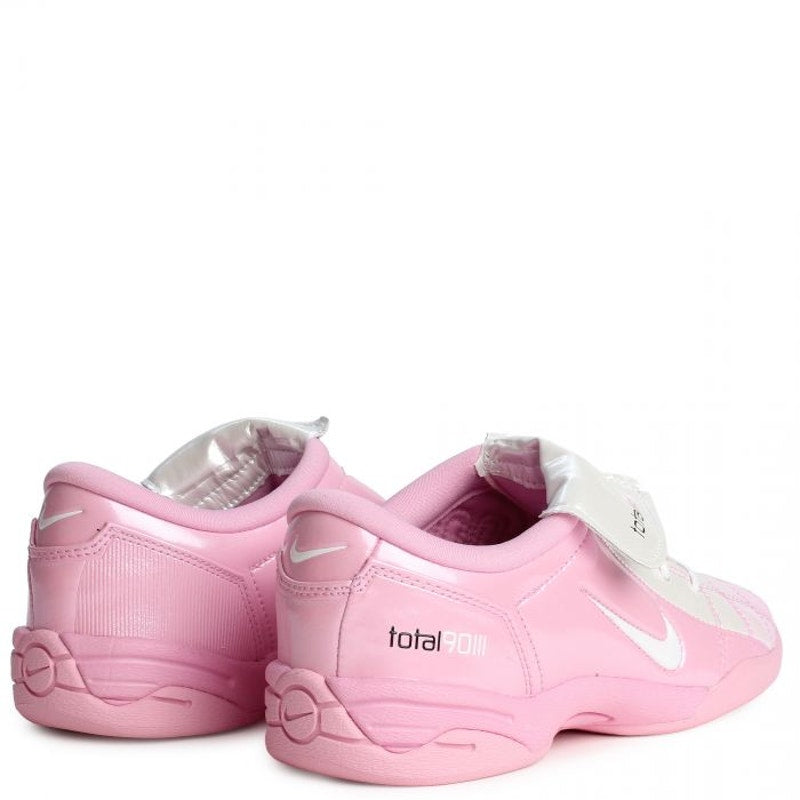NIKE WOMEN'S 8 TOTAL 90 SE PINK RISE LOW TOP SOCCER SNEAKER IO2389-600