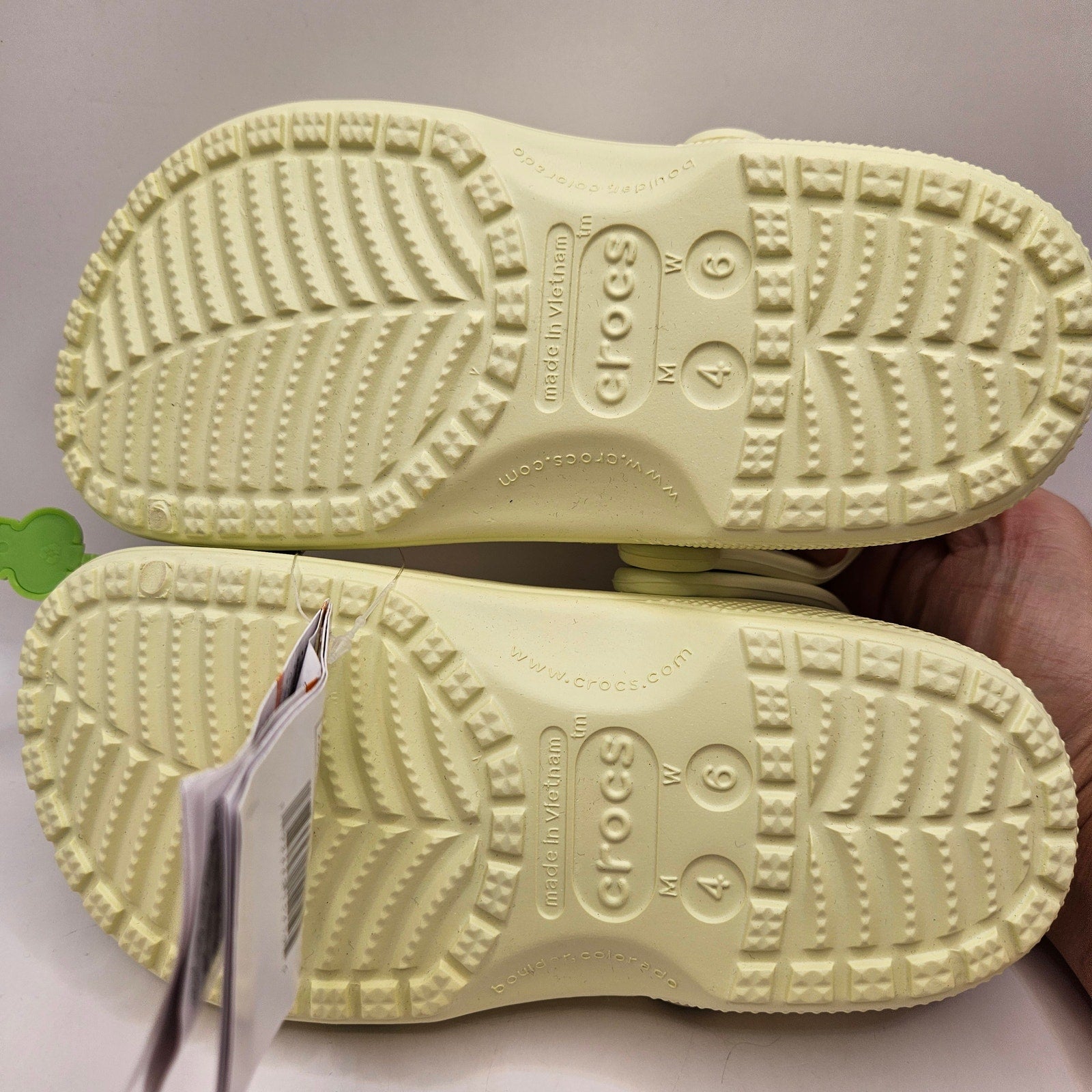 CROCS M4 W6 CLASSIC CLOG ATMOSPHERE BONE BEIGE UNISEX COMFORT SHOES NWT