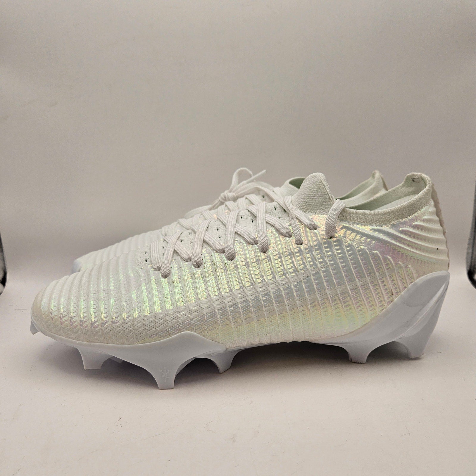 UNDER ARMOUR MEN'S 9 BLUR LUX MC WHT IRIDESCENT FOOTBALL CLEATS NWOB 3028220-100