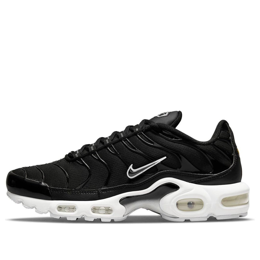 NIKE WOMEN'S 6 AIR MAX PLUS BLACK WHITE LOW TOP SNEAKERS DM2362-001