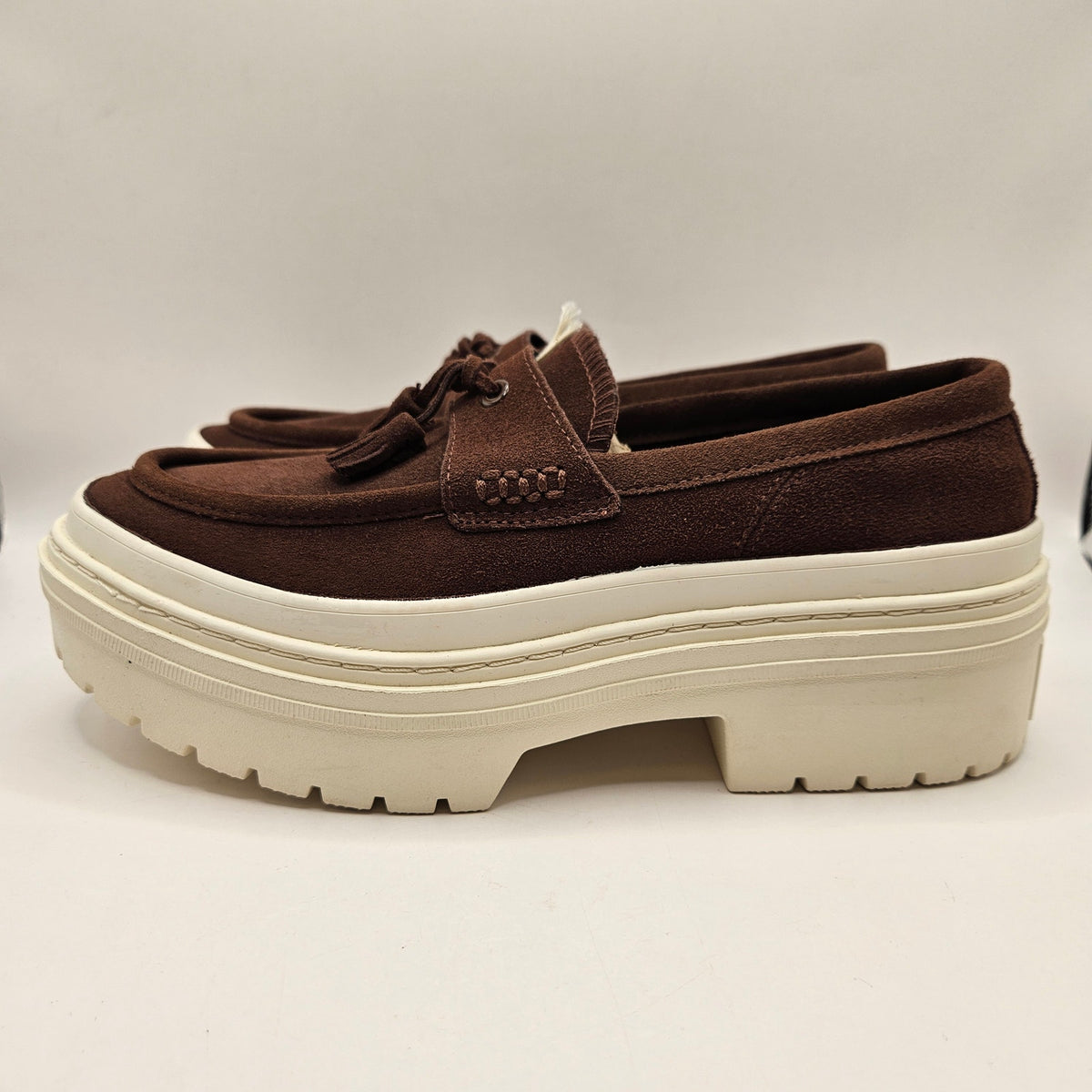 CONVERSE WOMEN'S 9 LUGGED HEEL PLATFORM LOAFER SUEDE BROWN TASSEL A15552C