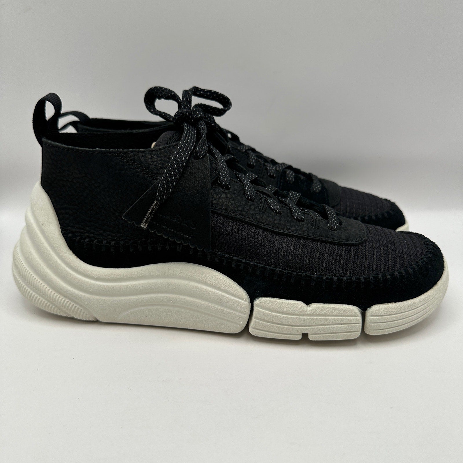 CLARKS Women's 8.5 Trigenic REV2 Black/White Original Classic