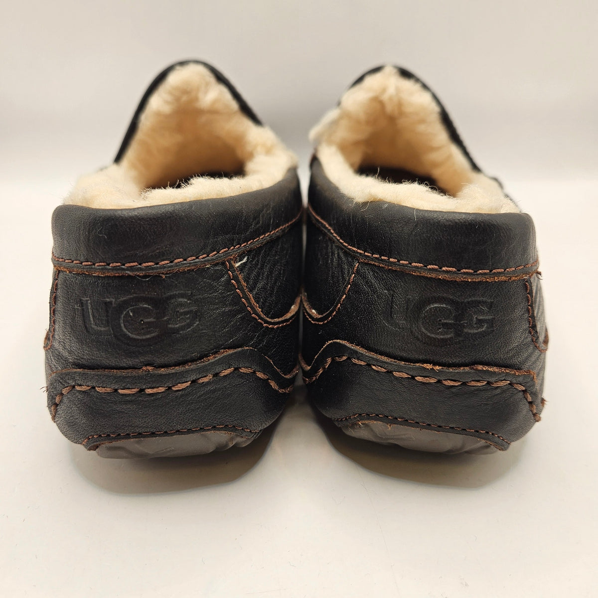 UGG MEN'S 8 ASCOT DARK SPICE BROWN LEATHER SLIPPERS LOAFER 5379