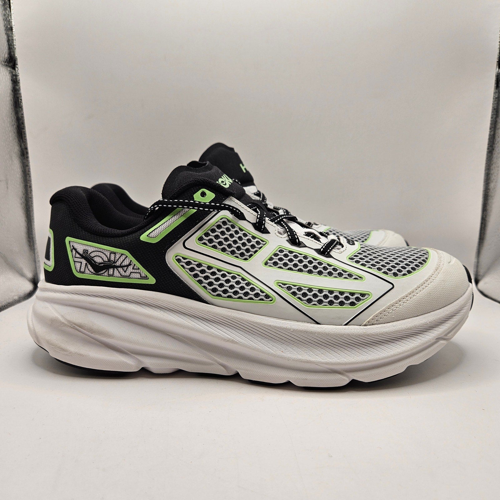 HOKA MEN'S 11.5 CLIFTON ONE9 RUNNING SHOES WHITE BLACK GREEN 1155370-BWHT NWOB