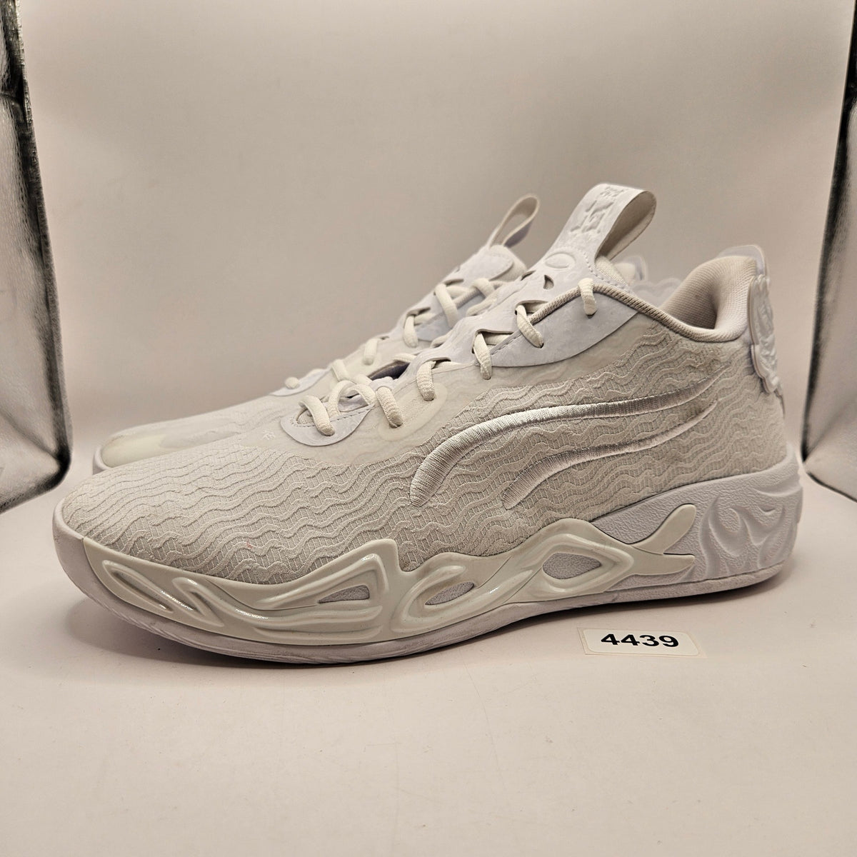 PUMA MEN'S 11.5 MB.04 BASKETBALL SHOES LAMELO BALL WHITE RARE 311319-01