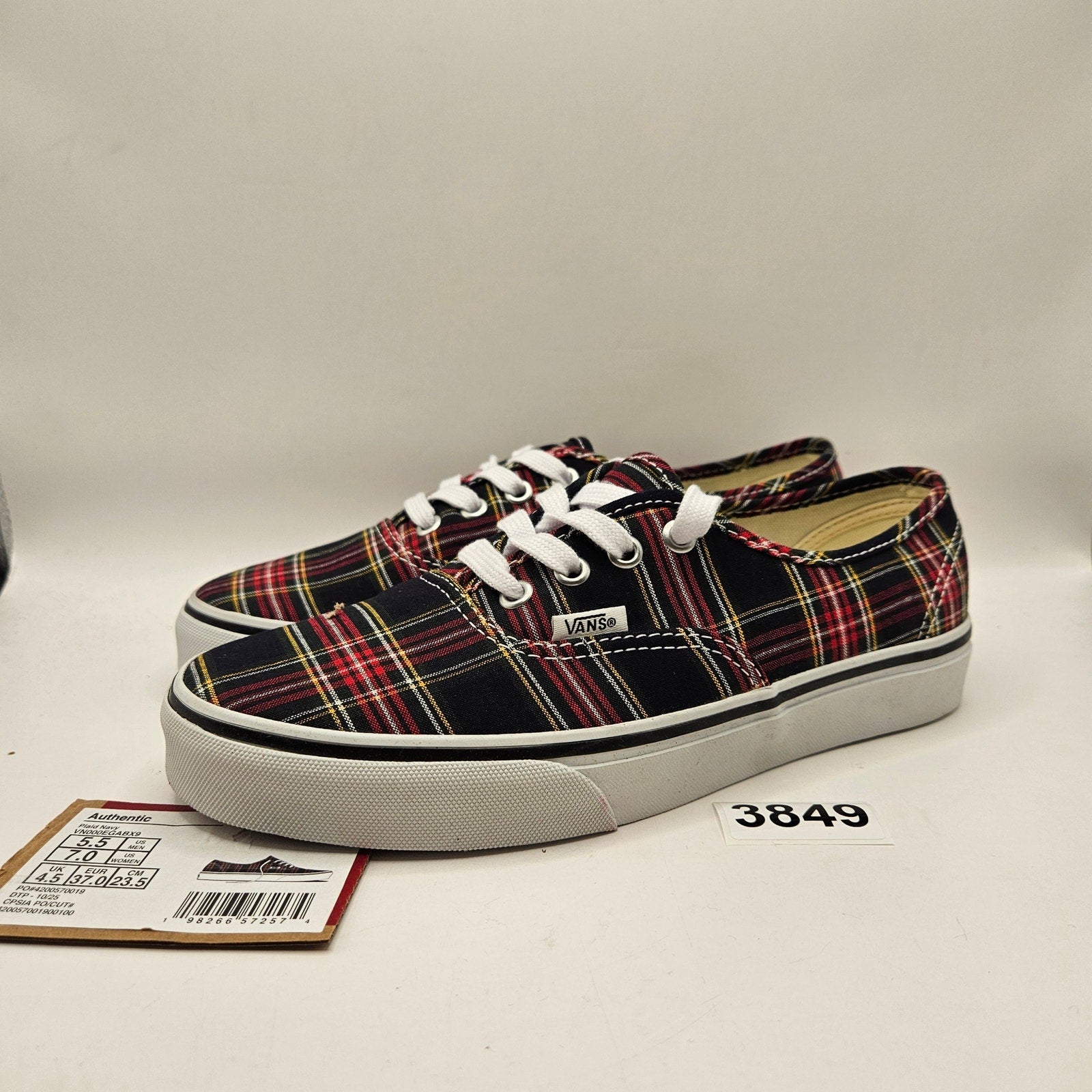 VANS WOMEN'S 7 AUTHENTIC LOW TOP SNEAKER PLAID NAVY NIB VN000EGABX9