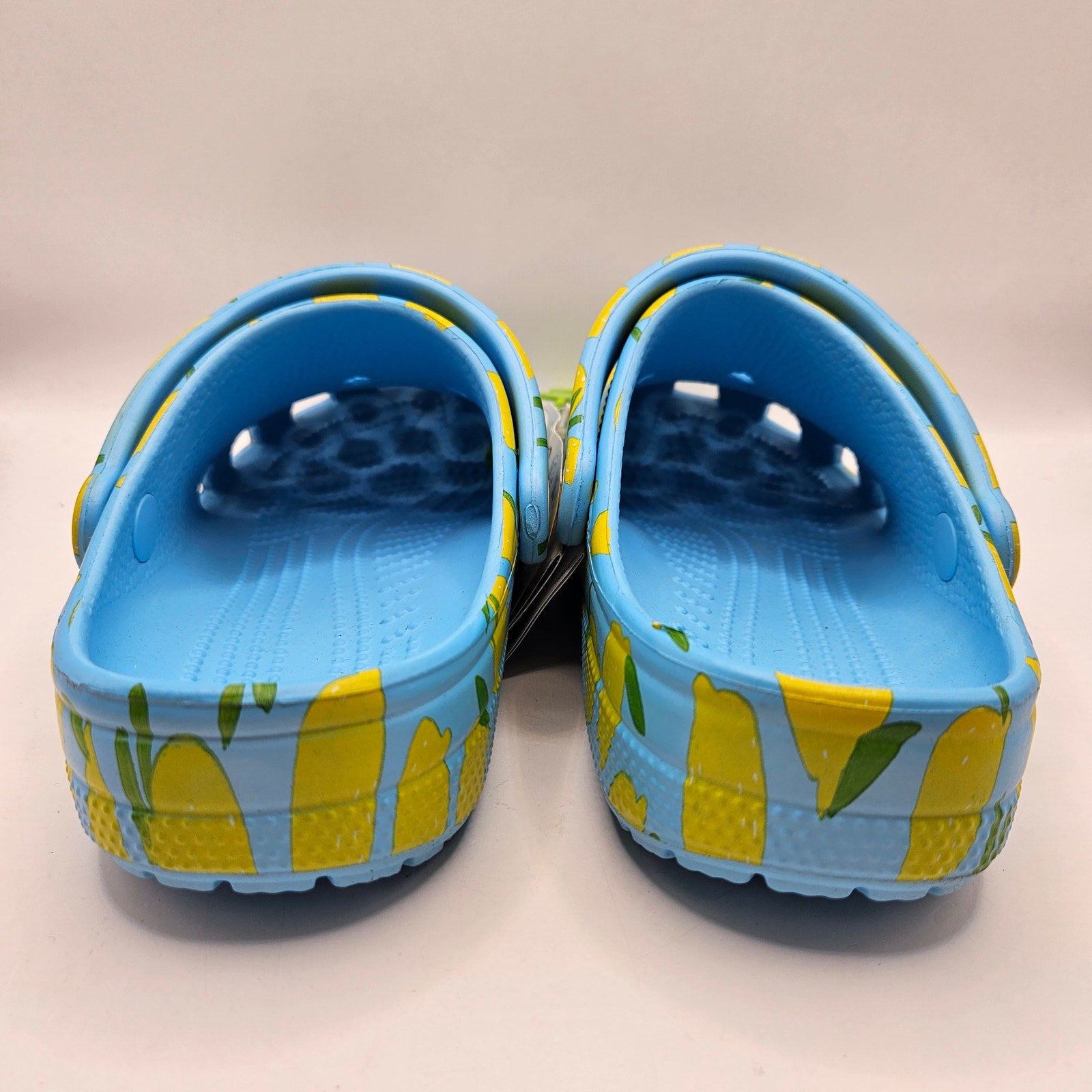 CROCS M5 W7 CLASSIC FRESH FRUITS LEMON PRINT CLOG BLUE YELLOW NWT 211008-4WD