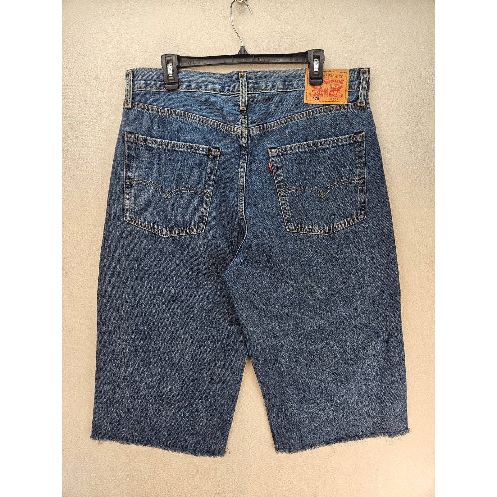 LEVI'S 478 DENIM MEN'S 36 BLUE SHORTS RELAXED FIT CUT OFF JEAN JORTS NWOT
